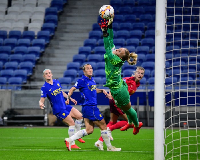 Chelsea Women Held Lyon to a 0‑0 Draw After VAR Cancels Penalty in Champions League